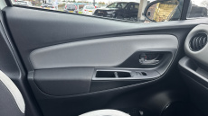 Toyota Yaris 1.33 VVT-i Design 5dr Petrol Hatchback